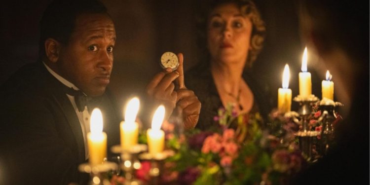 revistapazes.com - Com apenas 3 epis&oacute;dios e inspirado em cl&aacute;ssico da literatura, essa miniss&eacute;rie da Netflix est&aacute; imposs&iacute;vel de ignorar